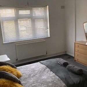Camera economica con letto king size